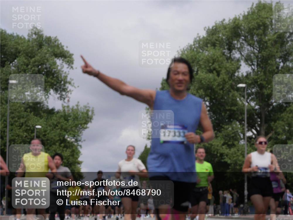 29.06.2025 - hella hamburg halbmarathon Luisa Fischer http://msf.ph/oto/8468790 29.06.2025 10:43:04 Kennedybrücke 17333, 1760, 2313, 2976, 3046, 4523, 4659, 6427, 6698, 6739, 7045, 9698, 9777, 10441, 10512, 10714 meine-sportfotos.de
