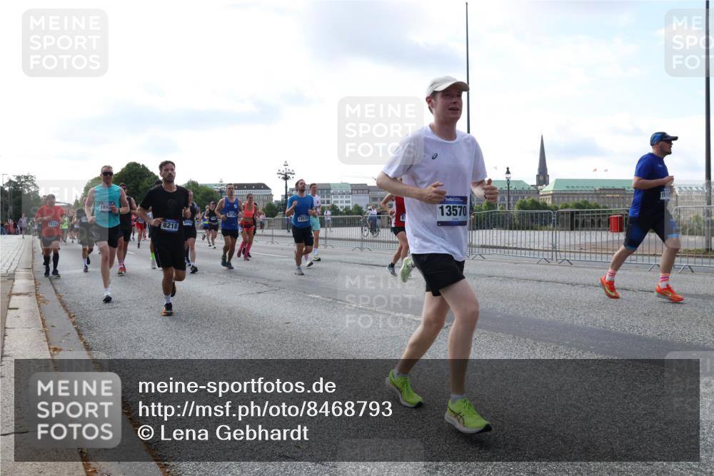 29.06.2025 - hella hamburg halbmarathon Lena Gebhardt http://msf.ph/oto/8468793 29.06.2025 09:55:24 Lombardsbrücke 15731, 1892, 8218, 8720, 13570, 1910, 1120, 1151, 1200, 1683, 1696, 1706, 1884, 1976, 2207, 2274, 2284, 2287, 2411, 2706, 2708, 2718, 2816, 3087, 3213, 3258, 3399, 3435, 3747, 3985, 4088, 4093, 4121, 4189, 4847, 4890, 4938, 5102, 5399, 5421, 5459, 5638, 5705, 5708, 5915, 6009, 6027, 6054, 6158, 6389, 6421, 6532, 6662, 6691, 6836, 6923, 6938, 6991, 7052, 7312, 7659, 8371, 8437, 8487, 8693, 8889, 9031, 9093, 9159, 9476, 9869, 9931, 11333 meine-sportfotos.de