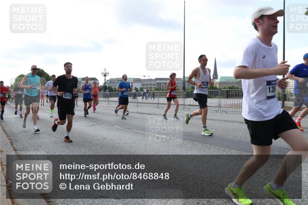 29.06.2025 - hella hamburg halbmarathon Lena Gebhardt http://msf.ph/oto/8468848 29.06.2025 09:55:25 Lombardsbrücke 5733, 12891, 8926, 8218, 9529, 135, 1120, 1151, 1200, 1630, 1683, 1696, 1706, 1884, 1976, 2207, 2274, 2284, 2287, 2411, 2706, 2708, 2718, 2816, 3087, 3213, 3258, 3399, 3435, 3654, 3747, 3985, 4088, 4093, 4121, 4189, 4345, 4847, 4890, 4938, 5102, 5399, 5421, 5459, 5638, 5705, 5708, 5915, 6009, 6027, 6054, 6158, 6421, 6532, 6662, 6691, 6836, 6923, 6938, 6991, 7052, 7269, 7312, 7659, 8371, 8437, 8487, 8693, 8889, 9031, 9159, 9476, 9869, 9931, 11333 meine-sportfotos.de