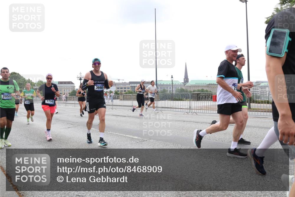29.06.2025 - hella hamburg halbmarathon Lena Gebhardt http://msf.ph/oto/8468909 29.06.2025 10:32:48 Lombardsbrücke 2059, 19156, 7750, 3660, 1078, 1199, 1237, 1640, 1732, 2059, 2276, 2959, 3365, 3391, 3422, 3653, 3660, 3670, 3708, 3753, 4030, 4096, 4446, 4555, 4650, 4857, 5110, 5783, 5871, 5941, 6040, 6228, 6312, 6315, 6861, 7308, 7309, 7387, 7468, 7531, 7633, 7702, 7749, 7750, 7982, 8127, 8170, 8303, 8625, 8839, 8840, 8914, 8993, 9010, 9034, 9143, 9188, 9471, 9542, 9768, 10002, 10013, 10048, 10277, 11260, 11756, 12423, 12424, 14305, 14743, 15951 meine-sportfotos.de