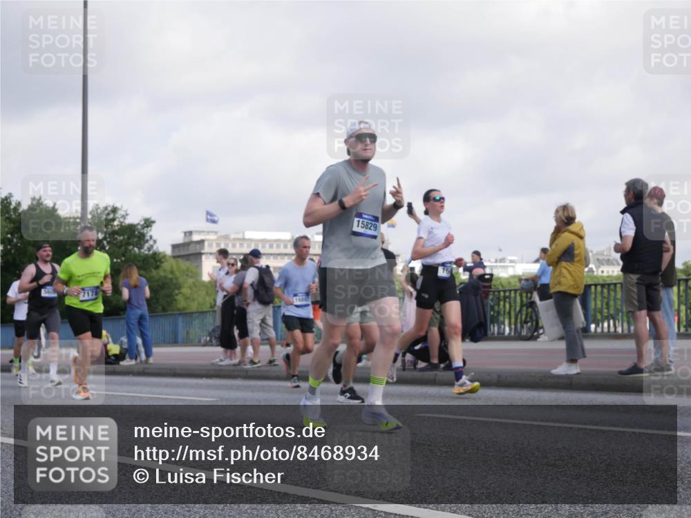 29.06.2025 - hella hamburg halbmarathon Luisa Fischer http://msf.ph/oto/8468934 29.06.2025 09:59:07 Kennedybrücke 5600, 7178, 15829, 1120, 1499, 1502, 2953, 4077, 4711, 5600, 5978, 6511, 6512, 7178, 7583, 7943, 9695, 9793 meine-sportfotos.de