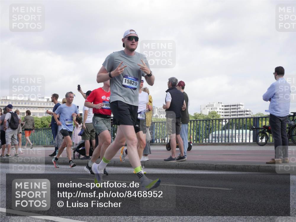 29.06.2025 - hella hamburg halbmarathon Luisa Fischer http://msf.ph/oto/8468952 29.06.2025 09:59:08 Kennedybrücke 16887, 15829, 1909, 150, 1499, 1502, 2953, 3256, 4077, 4711, 5600, 5978, 6511, 6512, 7178, 7583, 9695, 9793 meine-sportfotos.de