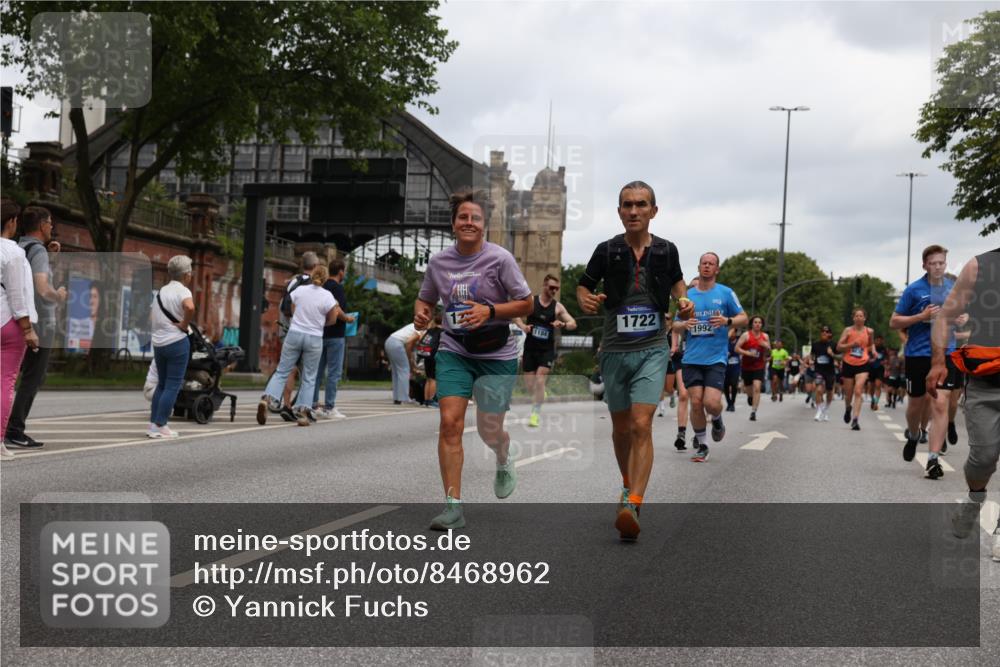 29.06.2025 - hella hamburg halbmarathon Yannick Fuchs http://msf.ph/oto/8468962 29.06.2025 10:57:31 20KM 1184, 1316, 1722, 1724, 1940, 1992, 2424, 3360, 4370, 5305, 5384, 5734, 6631, 7243, 7290, 7333, 8469, 8822, 9124, 9439, 9681, 10128, 10705, 10766, 10866, 11527, 11657, 11771, 12315, 12316, 12513, 12662, 13171, 13528, 13551, 14135, 14313, 14493, 15137, 15516, 15550, 15897, 16426, 16478, 16639, 16872, 17071, 17437, 17757, 17894, 18028, 18122, 18355 meine-sportfotos.de