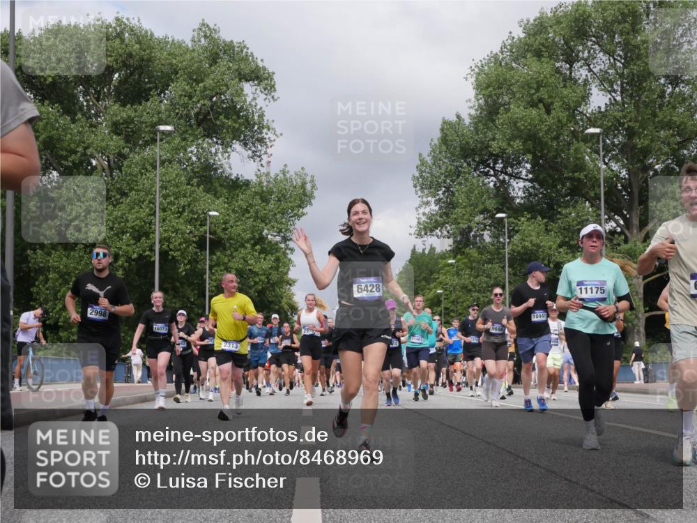 29.06.2025 - hella hamburg halbmarathon Luisa Fischer http://msf.ph/oto/8468969 29.06.2025 10:43:08 Kennedybrücke 2998, 16073, 6428, 2313, 2970, 11461, 9698, 10441, 11175, 1760, 2313, 2976, 3046, 3882, 4173, 4752, 6427, 6739, 7045, 7524, 8612, 8865, 8866, 9698, 9777, 10441, 10512, 10626, 10818 meine-sportfotos.de