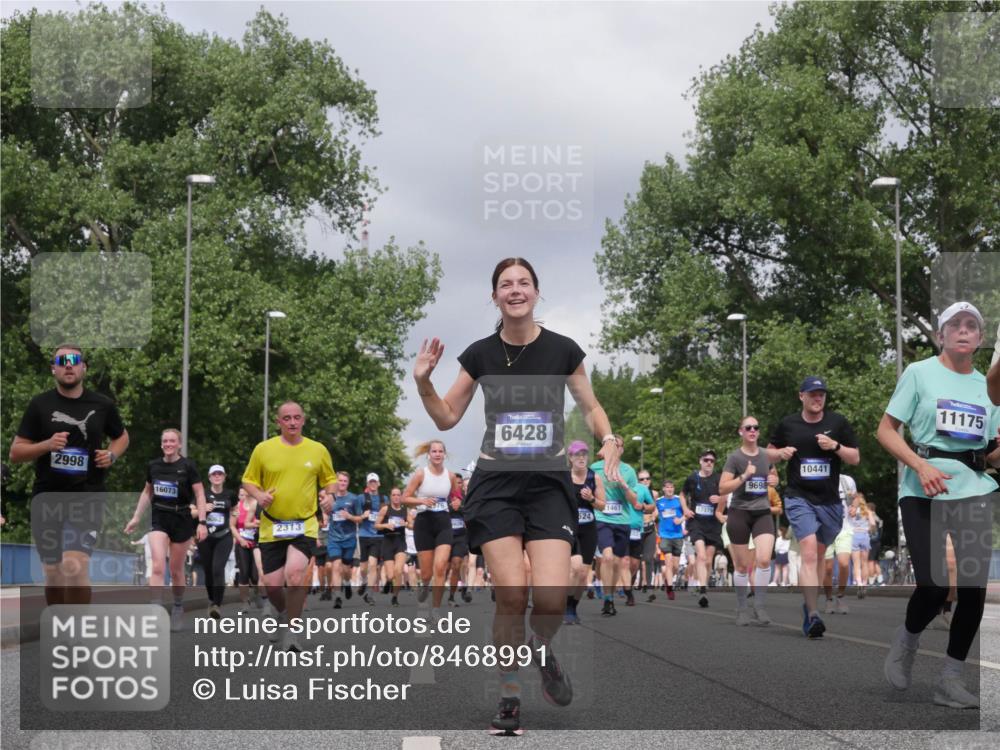 29.06.2025 - hella hamburg halbmarathon Luisa Fischer http://msf.ph/oto/8468991 29.06.2025 10:43:09 Kennedybrücke 2998, 16073, 2313, 6428, 1461, 17379, 524, 9698, 10441, 11175, 1760, 2313, 2976, 3046, 3882, 4173, 4752, 6427, 6739, 7045, 7524, 8612, 8865, 8866, 9698, 9777, 10441, 10512, 10626, 10818 meine-sportfotos.de