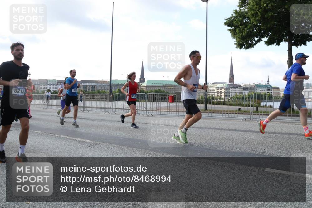 29.06.2025 - hella hamburg halbmarathon Lena Gebhardt http://msf.ph/oto/8468994 29.06.2025 09:55:25 Lombardsbrücke 8218, 1253, 1120, 1151, 1200, 1630, 1683, 1696, 1706, 1884, 1976, 2207, 2274, 2284, 2287, 2411, 2706, 2708, 2718, 2816, 3087, 3213, 3258, 3399, 3435, 3654, 3747, 3985, 4088, 4093, 4121, 4189, 4345, 4847, 4890, 4938, 5102, 5399, 5421, 5459, 5638, 5705, 5708, 5915, 6009, 6027, 6054, 6158, 6421, 6532, 6662, 6691, 6836, 6923, 6938, 6991, 7052, 7269, 7312, 7659, 8371, 8437, 8487, 8693, 8889, 9031, 9159, 9476, 9869, 9931, 11333 meine-sportfotos.de