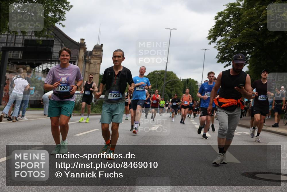 29.06.2025 - hella hamburg halbmarathon Yannick Fuchs http://msf.ph/oto/8469010 29.06.2025 10:57:31 20KM 1184, 1316, 1722, 1724, 1940, 1992, 2424, 3360, 4370, 5305, 5384, 5734, 6631, 7243, 7290, 7333, 8469, 8822, 9124, 9439, 9681, 10128, 10705, 10766, 10866, 11527, 11657, 11771, 12315, 12316, 12513, 12662, 13171, 13528, 13551, 14135, 14313, 14493, 15137, 15516, 15550, 15897, 16426, 16478, 16639, 16872, 17071, 17437, 17757, 17894, 18028, 18122, 18355 meine-sportfotos.de
