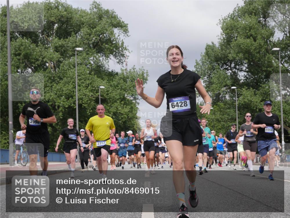 29.06.2025 - hella hamburg halbmarathon Luisa Fischer http://msf.ph/oto/8469015 29.06.2025 10:43:09 Kennedybrücke 2998, 16073, 2313, 2976, 6428, 9698, 10441, 1760, 2313, 2976, 3046, 3882, 4173, 4752, 6427, 6739, 7045, 7524, 8612, 8865, 8866, 9698, 9777, 10441, 10512, 10626, 10818 meine-sportfotos.de