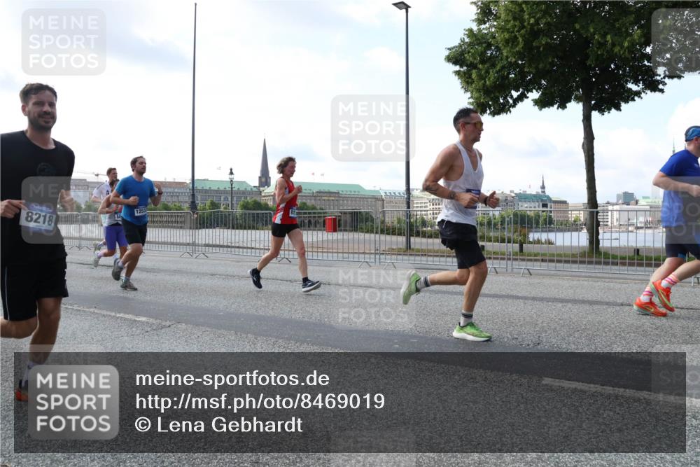 29.06.2025 - hella hamburg halbmarathon Lena Gebhardt http://msf.ph/oto/8469019 29.06.2025 09:55:26 Lombardsbrücke 8218, 1253, 1120, 1151, 1200, 1630, 1683, 1696, 1706, 1884, 1976, 2207, 2274, 2284, 2287, 2411, 2706, 2708, 2718, 2816, 3087, 3213, 3258, 3399, 3435, 3654, 3747, 3985, 4088, 4093, 4121, 4189, 4345, 4847, 4890, 4938, 5102, 5399, 5421, 5459, 5638, 5705, 5708, 5915, 6009, 6027, 6054, 6158, 6421, 6532, 6662, 6691, 6836, 6923, 6938, 6991, 7052, 7269, 7312, 7659, 8371, 8437, 8487, 8693, 8889, 9031, 9159, 9476, 9869, 9931, 11333 meine-sportfotos.de