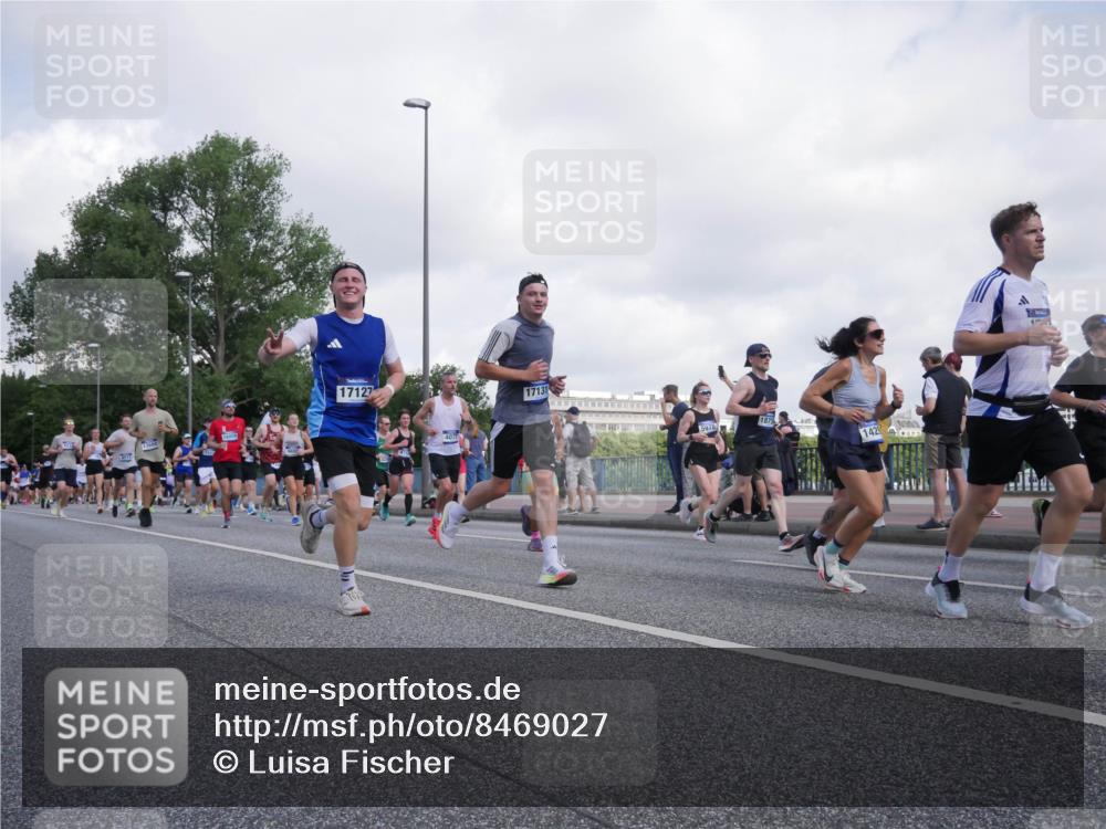 29.06.2025 - hella hamburg halbmarathon Luisa Fischer http://msf.ph/oto/8469027 29.06.2025 09:59:13 Kennedybrücke 13688, 17127, 4077, 17131, 5978, 1875, 142, 1499, 3256, 4077, 4404, 4711, 5482, 5978, 6511, 6512, 8335, 8921, 9597, 9638, 9695, 9793 meine-sportfotos.de