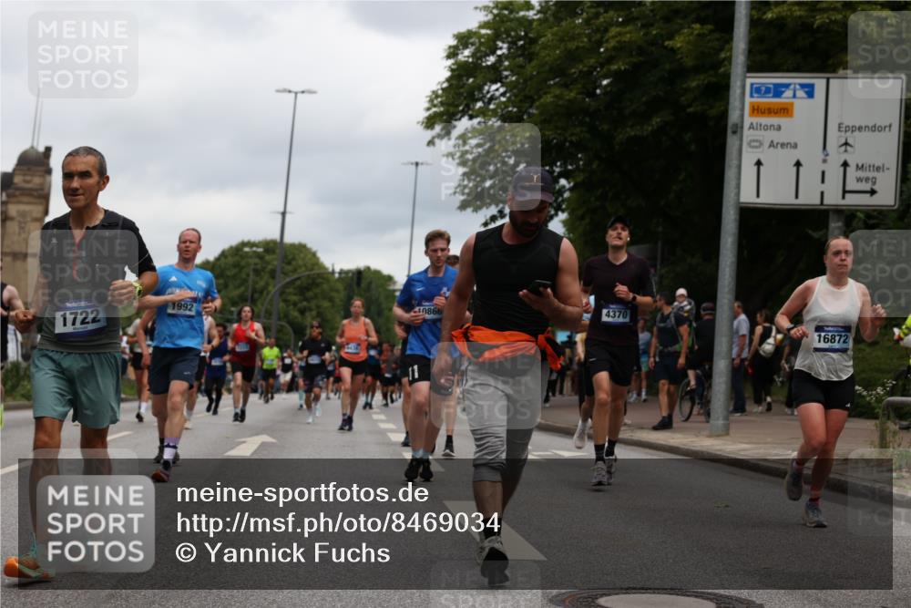 29.06.2025 - hella hamburg halbmarathon Yannick Fuchs http://msf.ph/oto/8469034 29.06.2025 10:57:31 20KM 1184, 1316, 1722, 1724, 1940, 1992, 2424, 3360, 4370, 5305, 5384, 5734, 6631, 7243, 7290, 7333, 8469, 8822, 9124, 9439, 9681, 10128, 10705, 10766, 10866, 11527, 11657, 11771, 12315, 12316, 12513, 12662, 13171, 13528, 13551, 14135, 14313, 14493, 15137, 15516, 15550, 15897, 16426, 16478, 16639, 16872, 17071, 17437, 17757, 17894, 18028, 18122, 18355 meine-sportfotos.de
