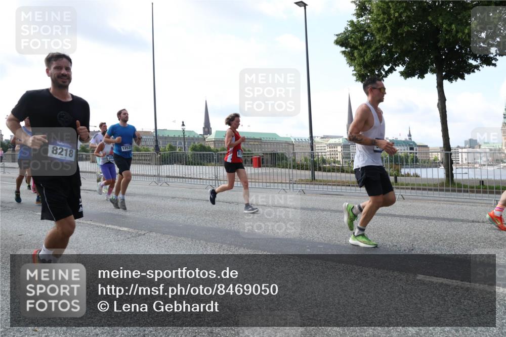 29.06.2025 - hella hamburg halbmarathon Lena Gebhardt http://msf.ph/oto/8469050 29.06.2025 09:55:26 Lombardsbrücke 8218, 12533, 1120, 1151, 1200, 1630, 1683, 1696, 1706, 1884, 1976, 2207, 2274, 2284, 2287, 2411, 2706, 2708, 2718, 2816, 3087, 3213, 3258, 3399, 3435, 3654, 3747, 3985, 4088, 4093, 4121, 4189, 4345, 4847, 4890, 4938, 5102, 5399, 5421, 5459, 5638, 5705, 5708, 5915, 6009, 6027, 6054, 6158, 6421, 6532, 6662, 6691, 6836, 6923, 6938, 6991, 7052, 7269, 7312, 7659, 8371, 8437, 8487, 8693, 8889, 9031, 9159, 9476, 9869, 9931, 11333 meine-sportfotos.de