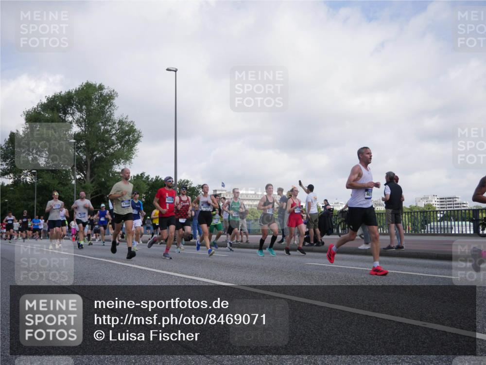 29.06.2025 - hella hamburg halbmarathon Luisa Fischer http://msf.ph/oto/8469071 29.06.2025 09:59:15 Kennedybrücke 1512, 13688, 16806, 1145, 47, 1254, 407, 1628, 2083, 3256, 4077, 4377, 4404, 4711, 5482, 5978, 6511, 6512, 8335, 8921, 9597, 9638, 9695 meine-sportfotos.de