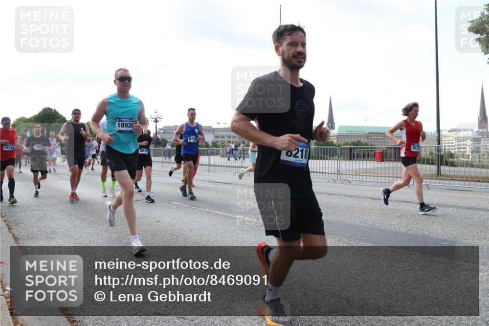 29.06.2025 - hella hamburg halbmarathon Lena Gebhardt http://msf.ph/oto/8469091 29.06.2025 09:55:26 Lombardsbrücke 15733, 12891, 18926, 8899, 8720, 813, 0218, 1120, 1151, 1200, 1630, 1683, 1696, 1706, 1884, 1976, 2207, 2274, 2284, 2287, 2411, 2706, 2708, 2718, 2816, 3087, 3213, 3258, 3399, 3435, 3654, 3747, 3985, 4088, 4093, 4121, 4189, 4345, 4847, 4890, 4938, 5102, 5399, 5421, 5459, 5638, 5705, 5708, 5915, 6009, 6027, 6054, 6158, 6421, 6532, 6662, 6691, 6836, 6923, 6938, 6991, 7052, 7269, 7312, 7659, 8371, 8437, 8487, 8693, 8889, 9031, 9159, 9476, 9869, 9931, 11333 meine-sportfotos.de