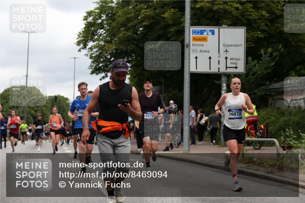29.06.2025 - hella hamburg halbmarathon Yannick Fuchs http://msf.ph/oto/8469094 29.06.2025 10:57:31 20KM 1184, 1316, 1722, 1724, 1940, 1992, 2424, 3360, 4370, 5305, 5384, 5734, 6631, 7243, 7290, 7333, 8469, 8822, 9124, 9439, 9681, 10128, 10705, 10766, 10866, 11527, 11657, 11771, 12315, 12316, 12513, 12662, 13171, 13528, 13551, 14135, 14313, 14493, 15137, 15516, 15550, 15897, 16426, 16478, 16639, 16872, 17071, 17437, 17757, 17894, 18028, 18122, 18355 meine-sportfotos.de