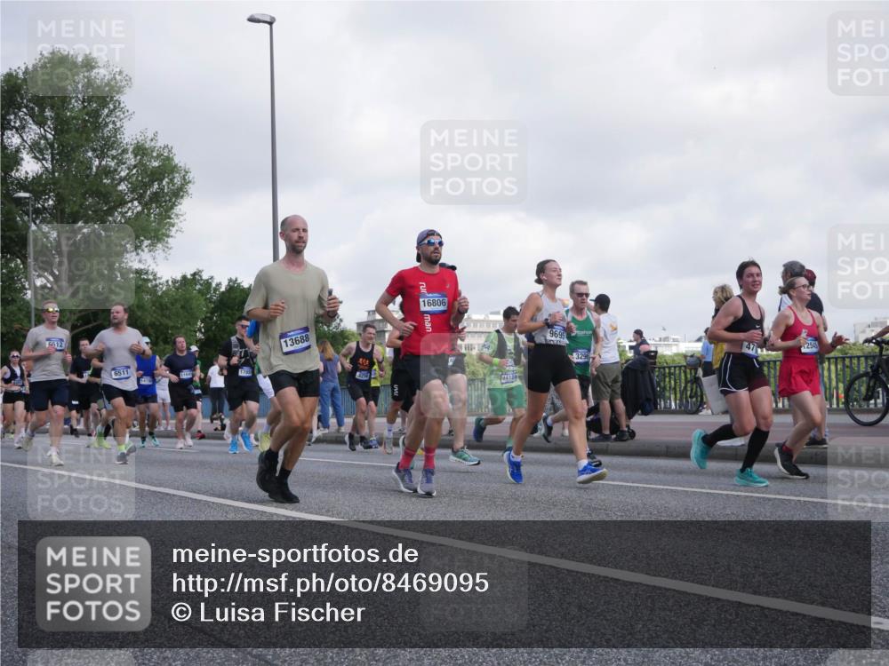 29.06.2025 - hella hamburg halbmarathon Luisa Fischer http://msf.ph/oto/8469095 29.06.2025 09:59:16 Kennedybrücke 6512, 6511, 141, 11645, 13688, 16806, 11124, 9695, 3296, 47, 2545, 1628, 2083, 3256, 4077, 4377, 4404, 4711, 5482, 5978, 6511, 6512, 8335, 8921, 9597, 9638, 9695 meine-sportfotos.de