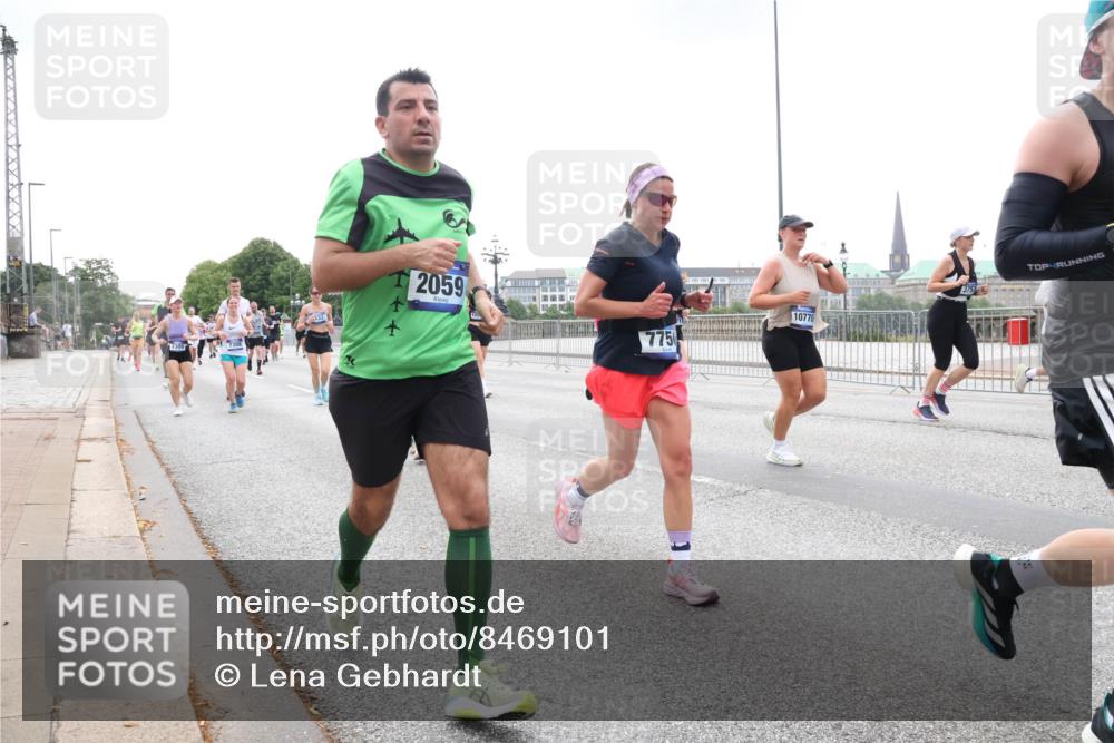 29.06.2025 - hella hamburg halbmarathon Lena Gebhardt http://msf.ph/oto/8469101 29.06.2025 10:32:49 Lombardsbrücke 2059, 3753, 10770, 7750, 1078, 1199, 1237, 1324, 1640, 1732, 2059, 2276, 2959, 3365, 3391, 3422, 3653, 3660, 3670, 3708, 3753, 3871, 4030, 4096, 4446, 4555, 4650, 4857, 5110, 5783, 5871, 5941, 6040, 6228, 6312, 6315, 6861, 7308, 7309, 7387, 7468, 7531, 7633, 7702, 7749, 7750, 7982, 8127, 8170, 8303, 8625, 8839, 8840, 8914, 8993, 9010, 9034, 9143, 9188, 9471, 9542, 9768, 10002, 10013, 10048, 10277, 11260, 11756, 12423, 12424, 14305, 14743, 15951 meine-sportfotos.de