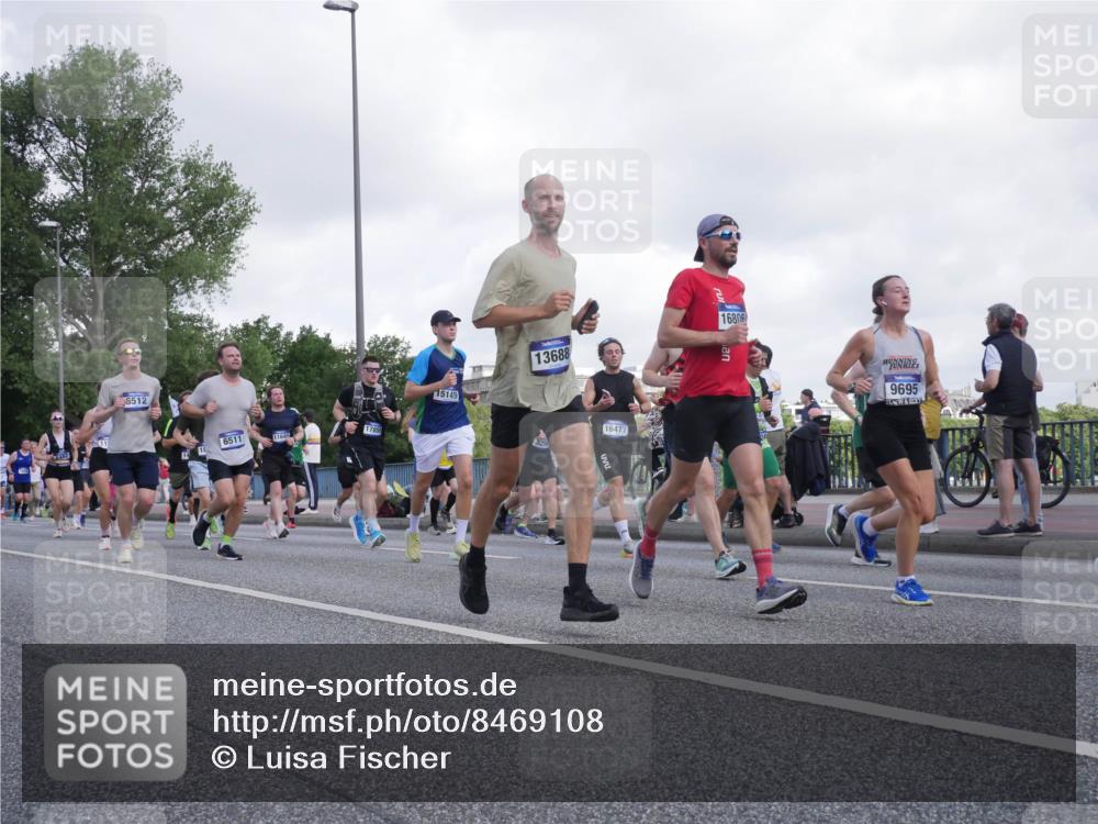 29.06.2025 - hella hamburg halbmarathon Luisa Fischer http://msf.ph/oto/8469108 29.06.2025 09:59:16 Kennedybrücke 11, 6512, 6511, 11645, 15149, 13688, 16806, 3256, 16477, 9695, 1628, 2083, 3256, 4077, 4377, 4404, 4711, 5482, 5978, 6511, 6512, 8335, 8921, 9597, 9638, 9695 meine-sportfotos.de