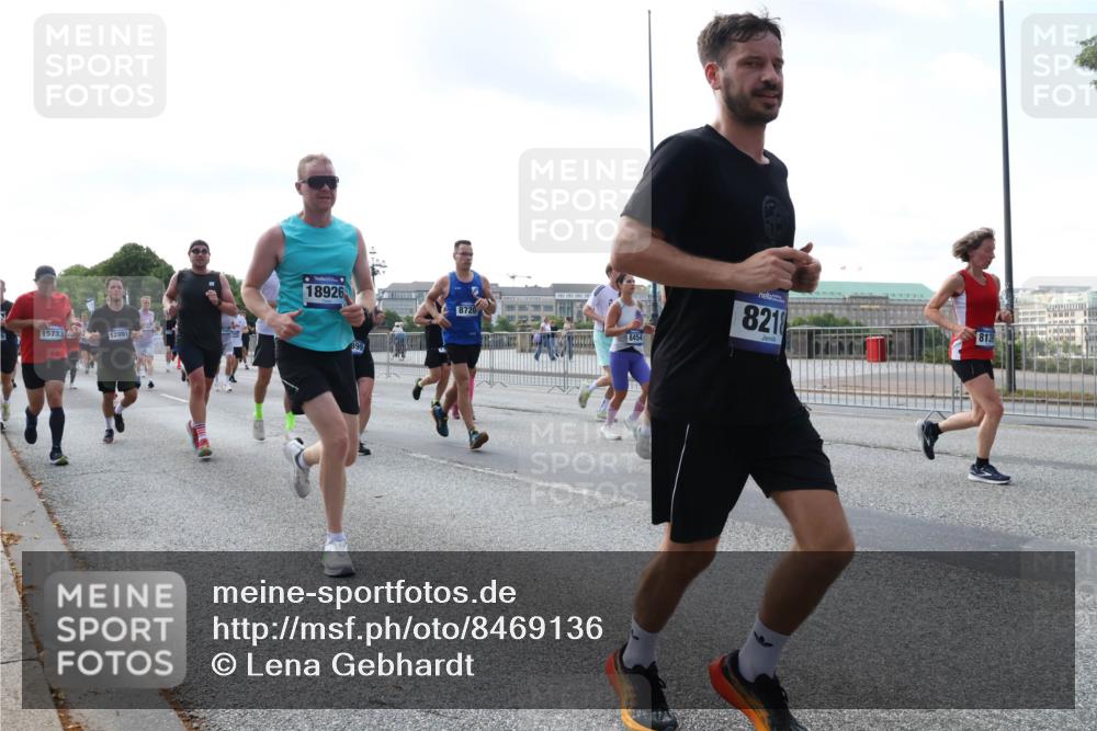 29.06.2025 - hella hamburg halbmarathon Lena Gebhardt http://msf.ph/oto/8469136 29.06.2025 09:55:26 Lombardsbrücke 5, 15733, 12891, 18926, 899, 8720, 8454, 8218, 1120, 1151, 1200, 1630, 1683, 1696, 1706, 1884, 1976, 2207, 2274, 2284, 2287, 2411, 2706, 2708, 2718, 2816, 3087, 3213, 3258, 3399, 3435, 3654, 3747, 3985, 4088, 4093, 4121, 4189, 4345, 4847, 4890, 4938, 5102, 5399, 5421, 5459, 5638, 5705, 5708, 5915, 6009, 6027, 6054, 6158, 6421, 6532, 6662, 6691, 6836, 6923, 6938, 6991, 7052, 7269, 7312, 7659, 8371, 8437, 8487, 8693, 8889, 9031, 9159, 9476, 9869, 9931, 11333 meine-sportfotos.de