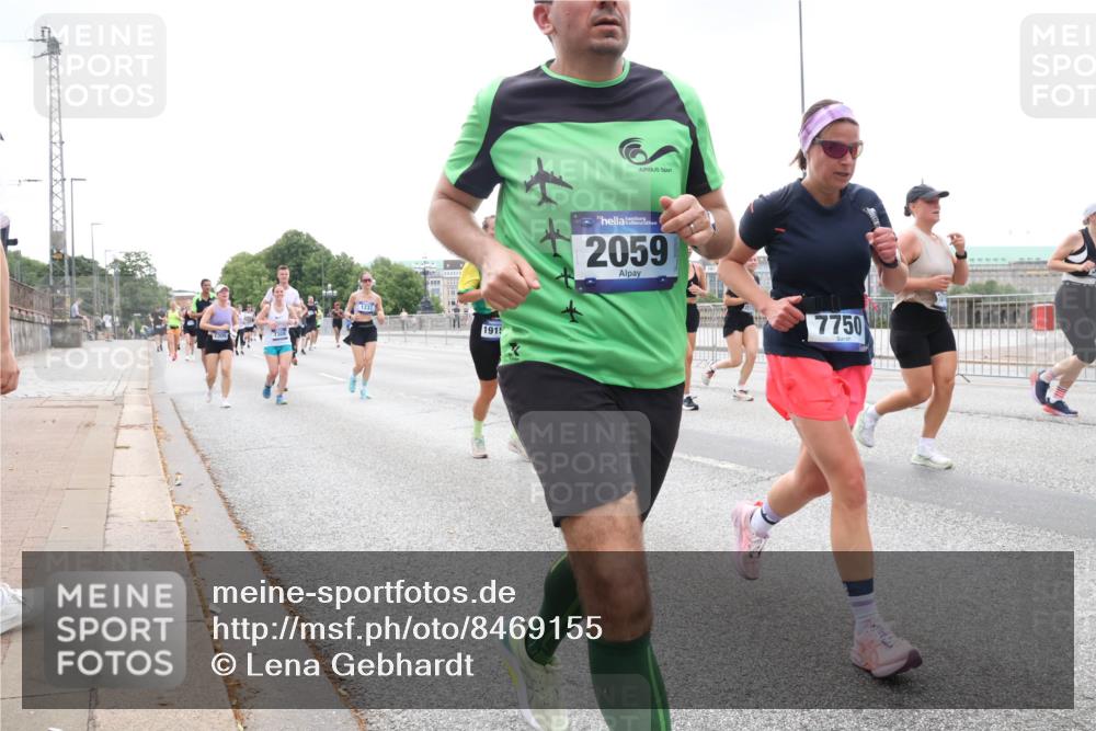 29.06.2025 - hella hamburg halbmarathon Lena Gebhardt http://msf.ph/oto/8469155 29.06.2025 10:32:50 Lombardsbrücke 1237, 1915, 2059, 7750, 1078, 1199, 1237, 1324, 1640, 1732, 2059, 2276, 2959, 3365, 3391, 3422, 3653, 3660, 3670, 3708, 3753, 3871, 4030, 4096, 4446, 4555, 4650, 4857, 5110, 5581, 5783, 5871, 5941, 6040, 6228, 6312, 6315, 6861, 7308, 7309, 7387, 7468, 7531, 7633, 7702, 7749, 7750, 7982, 8127, 8170, 8303, 8625, 8839, 8840, 8993, 9010, 9034, 9143, 9188, 9471, 9542, 9768, 10002, 10013, 10048, 10277, 11260, 11756, 12423, 12424, 14305, 14743, 15951 meine-sportfotos.de