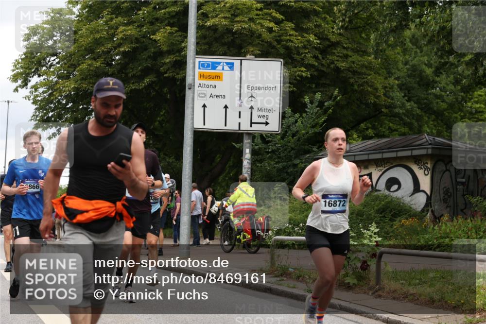 29.06.2025 - hella hamburg halbmarathon Yannick Fuchs http://msf.ph/oto/8469161 29.06.2025 10:57:32 20KM 1184, 1316, 1722, 1724, 1940, 1992, 2424, 3360, 4370, 5305, 5384, 5734, 6631, 7243, 7290, 7333, 8469, 8822, 9124, 9439, 9681, 10128, 10705, 10766, 10866, 11527, 11657, 11771, 12315, 12316, 12513, 12662, 13171, 13528, 13551, 14135, 14313, 14493, 15137, 15516, 15550, 15897, 16426, 16478, 16639, 16872, 17071, 17437, 17757, 17894, 18028, 18122, 18355, 18717 meine-sportfotos.de