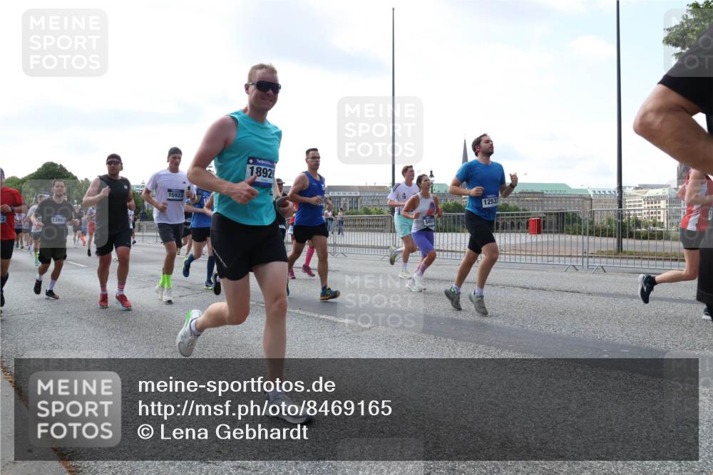 29.06.2025 - hella hamburg halbmarathon Lena Gebhardt http://msf.ph/oto/8469165 29.06.2025 09:55:26 Lombardsbrücke 12891, 15923, 1892, 12533, 1120, 1151, 1200, 1630, 1683, 1696, 1706, 1884, 1976, 2207, 2274, 2284, 2287, 2411, 2706, 2708, 2718, 2816, 3087, 3213, 3258, 3399, 3435, 3654, 3747, 3985, 4088, 4093, 4121, 4189, 4345, 4847, 4890, 4938, 5102, 5399, 5421, 5459, 5638, 5705, 5708, 5915, 6009, 6027, 6054, 6158, 6421, 6532, 6662, 6691, 6836, 6923, 6938, 6991, 7052, 7269, 7312, 7659, 8371, 8437, 8487, 8693, 8889, 9031, 9159, 9476, 9869, 9931, 11333 meine-sportfotos.de