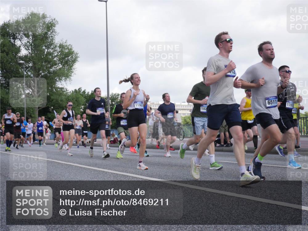 29.06.2025 - hella hamburg halbmarathon Luisa Fischer http://msf.ph/oto/8469211 29.06.2025 09:59:18 Kennedybrücke 18031, 5482, 12651, 1428, 11961, 11645, 182, 6511, 1785, 492, 1628, 1877, 2083, 3256, 4065, 4377, 4404, 4711, 5482, 6286, 6511, 6512, 8335, 8921, 9537, 9597, 9638, 9695 meine-sportfotos.de