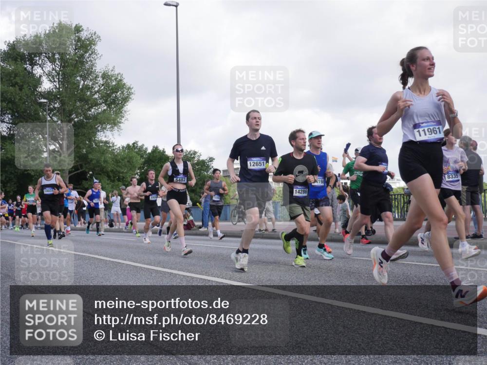 29.06.2025 - hella hamburg halbmarathon Luisa Fischer http://msf.ph/oto/8469228 29.06.2025 09:59:19 Kennedybrücke 18031, 5482, 12651, 11961, 14286, 198, 8335, 1628, 1877, 2083, 3256, 4065, 4377, 4404, 5482, 6286, 6511, 6512, 8261, 8335, 8921, 9537, 9597, 9638 meine-sportfotos.de
