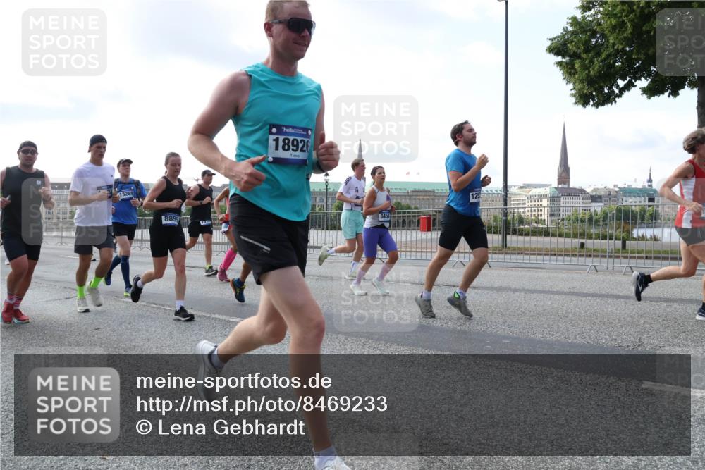 29.06.2025 - hella hamburg halbmarathon Lena Gebhardt http://msf.ph/oto/8469233 29.06.2025 09:55:27 Lombardsbrücke 13289, 8899, 18926, 125, 1120, 1151, 1200, 1461, 1630, 1683, 1696, 1706, 1884, 1976, 2207, 2274, 2284, 2287, 2411, 2706, 2708, 2718, 2816, 3087, 3213, 3258, 3399, 3435, 3654, 3747, 3985, 4088, 4093, 4121, 4189, 4345, 4847, 4890, 4938, 5102, 5399, 5421, 5459, 5638, 5705, 5708, 5915, 6009, 6027, 6054, 6158, 6421, 6481, 6532, 6662, 6691, 6836, 6923, 6938, 7052, 7269, 7312, 7659, 8371, 8437, 8693, 8889, 9031, 9159, 9476, 9869, 9931, 11333 meine-sportfotos.de