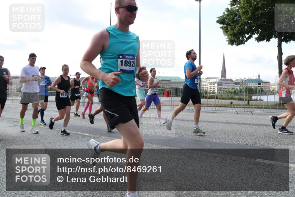 29.06.2025 - hella hamburg halbmarathon Lena Gebhardt http://msf.ph/oto/8469261 29.06.2025 09:55:27 Lombardsbrücke 13289, 8899, 18926, 12, 1120, 1151, 1200, 1461, 1630, 1683, 1696, 1706, 1884, 1976, 2207, 2274, 2284, 2287, 2411, 2706, 2708, 2718, 2816, 3087, 3213, 3258, 3399, 3435, 3654, 3747, 3985, 4088, 4093, 4121, 4189, 4345, 4847, 4890, 4938, 5102, 5399, 5421, 5459, 5638, 5705, 5708, 5915, 6009, 6027, 6054, 6158, 6421, 6481, 6532, 6662, 6691, 6836, 6923, 6938, 7052, 7269, 7312, 7659, 8371, 8437, 8693, 8889, 9031, 9159, 9476, 9869, 9931, 11333 meine-sportfotos.de