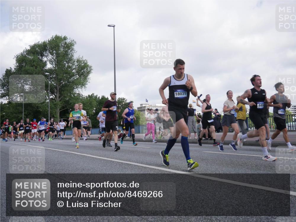 29.06.2025 - hella hamburg halbmarathon Luisa Fischer http://msf.ph/oto/8469266 29.06.2025 09:59:22 Kennedybrücke 8198, 18031, 11231, 440, 14990, 1460, 1628, 1877, 2013, 2083, 2996, 3426, 4065, 4377, 4404, 4635, 5482, 6286, 6309, 6561, 7383, 7475, 8261, 8335, 8921, 9497, 9537, 9597, 9638, 10508 meine-sportfotos.de