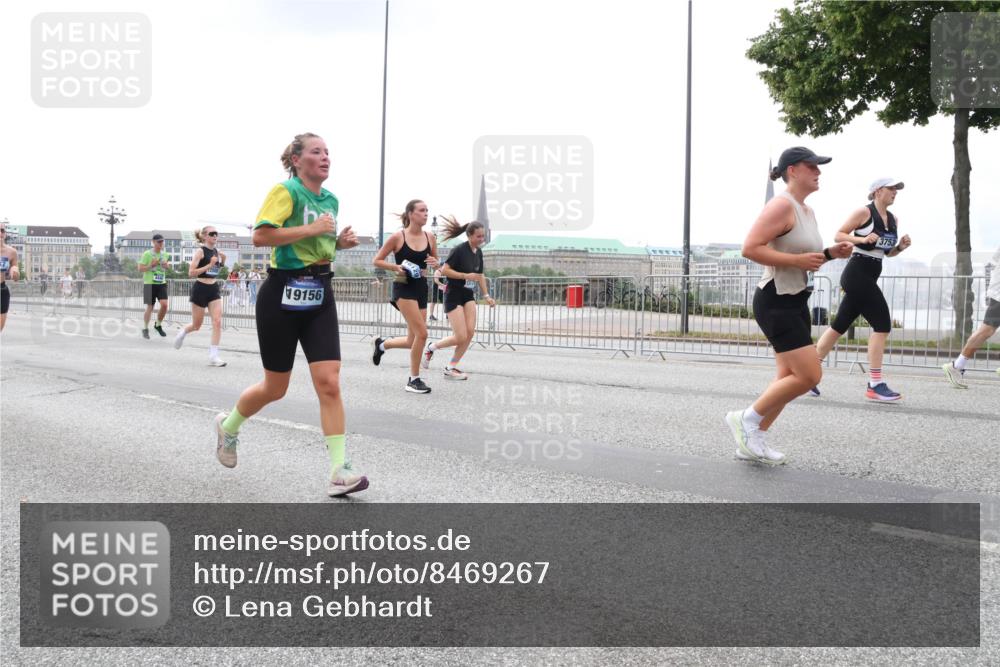 29.06.2025 - hella hamburg halbmarathon Lena Gebhardt http://msf.ph/oto/8469267 29.06.2025 10:32:51 Lombardsbrücke 19156, 3753, 1078, 1199, 1237, 1324, 1640, 1732, 2059, 2276, 2959, 3365, 3391, 3422, 3653, 3660, 3670, 3708, 3753, 3871, 4030, 4096, 4446, 4555, 4650, 4857, 5110, 5581, 5783, 5871, 5917, 5941, 6040, 6228, 6312, 6315, 6861, 7308, 7309, 7387, 7468, 7531, 7633, 7702, 7749, 7750, 7982, 8170, 8303, 8625, 8839, 8840, 8993, 9010, 9034, 9143, 9188, 9471, 9542, 9768, 10002, 10013, 10048, 10277, 11260, 11756, 12039, 12423, 12424, 14305, 14743, 15951 meine-sportfotos.de