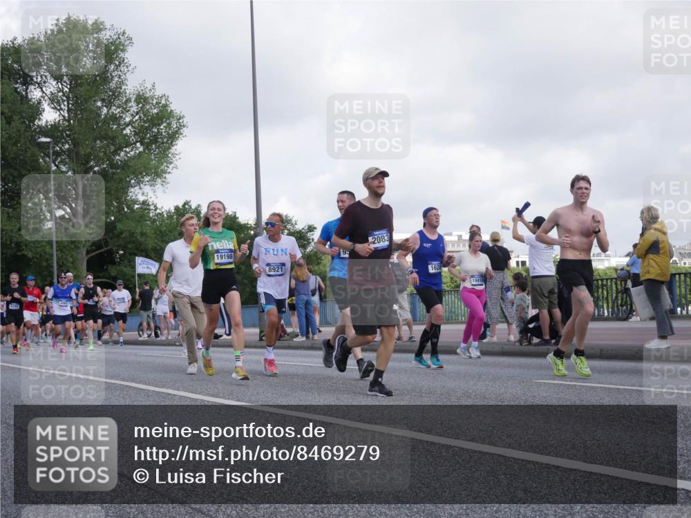 29.06.2025 - hella hamburg halbmarathon Luisa Fischer http://msf.ph/oto/8469279 29.06.2025 09:59:23 Kennedybrücke 6286, 19198, 93, 8921, 2083, 1628, 18418, 1460, 1628, 1877, 2013, 2082, 2083, 2996, 3426, 4065, 4377, 4404, 4635, 4967, 5482, 6286, 6309, 6561, 6562, 7383, 7475, 8261, 8921, 9497, 9537, 9597, 9638, 10508 meine-sportfotos.de