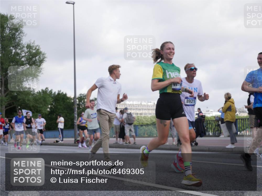 29.06.2025 - hella hamburg halbmarathon Luisa Fischer http://msf.ph/oto/8469305 29.06.2025 09:59:24 Kennedybrücke 19798, 8921, 1460, 1628, 1877, 2013, 2082, 2083, 2996, 3426, 4065, 4377, 4404, 4635, 4967, 6286, 6309, 6377, 6561, 6562, 7383, 7475, 8261, 8572, 8921, 9082, 9497, 9537, 9597, 10508 meine-sportfotos.de