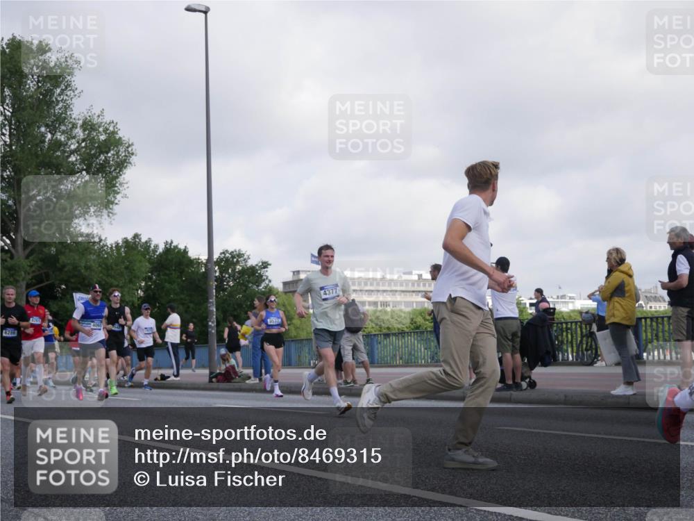 29.06.2025 - hella hamburg halbmarathon Luisa Fischer http://msf.ph/oto/8469315 29.06.2025 09:59:25 Kennedybrücke 6286, 8261, 4065, 9537, 4377, 1460, 1628, 1877, 2013, 2082, 2083, 2996, 3426, 4065, 4377, 4404, 4635, 4967, 6286, 6309, 6377, 6561, 6562, 7383, 7475, 8261, 8514, 8572, 8921, 9082, 9497, 9537, 9597, 10508 meine-sportfotos.de