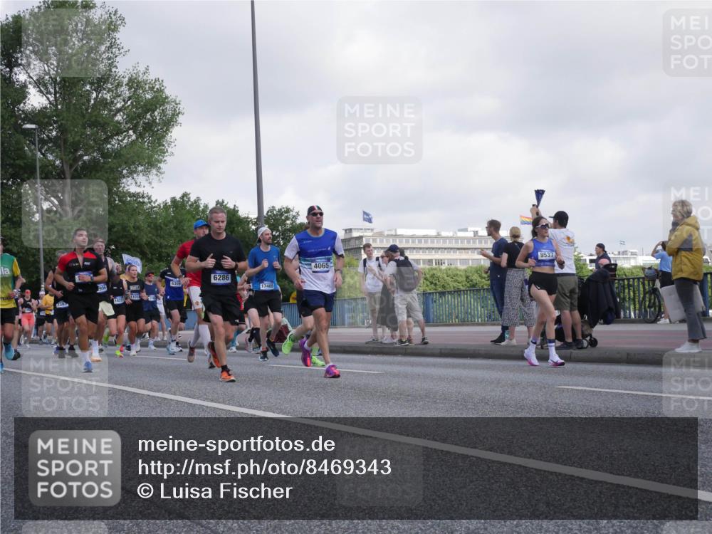 29.06.2025 - hella hamburg halbmarathon Luisa Fischer http://msf.ph/oto/8469343 29.06.2025 09:59:27 Kennedybrücke 7383, 16227, 1101, 6286, 17405, 4065, 9537, 1460, 1628, 1877, 2013, 2082, 2083, 2208, 2771, 2996, 3310, 3426, 4065, 4377, 4635, 4967, 6286, 6309, 6377, 6561, 6562, 7383, 7475, 8261, 8361, 8514, 8572, 8996, 9082, 9497, 9537, 10371, 10508 meine-sportfotos.de