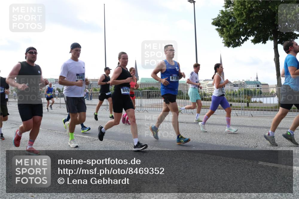 29.06.2025 - hella hamburg halbmarathon Lena Gebhardt http://msf.ph/oto/8469352 29.06.2025 09:55:27 Lombardsbrücke 91, 15923, 889, 8720, 1120, 1151, 1200, 1461, 1630, 1683, 1696, 1706, 1884, 1976, 2207, 2274, 2284, 2287, 2411, 2706, 2708, 2718, 2816, 3087, 3213, 3258, 3399, 3435, 3654, 3747, 3985, 4088, 4093, 4121, 4189, 4345, 4847, 4890, 4938, 5102, 5399, 5421, 5459, 5638, 5705, 5708, 5915, 6009, 6027, 6054, 6158, 6421, 6481, 6532, 6662, 6691, 6836, 6923, 6938, 7052, 7269, 7312, 7659, 8371, 8437, 8693, 8889, 9031, 9159, 9476, 9869, 9931, 11333 meine-sportfotos.de