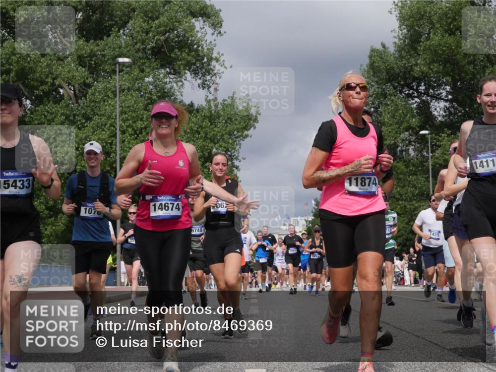 29.06.2025 - hella hamburg halbmarathon Luisa Fischer http://msf.ph/oto/8469369 29.06.2025 10:43:16 Kennedybrücke 15433, 1070, 35, 14674, 6748, 062, 7984, 7984, 11874, 7455, 1411, 2019, 2976, 3237, 3515, 3808, 3882, 3883, 3884, 4173, 4752, 5229, 5876, 5877, 7455, 7456, 7524, 7675, 7850, 7984, 8612, 8865, 8866, 9698, 9747, 10626, 10818 meine-sportfotos.de