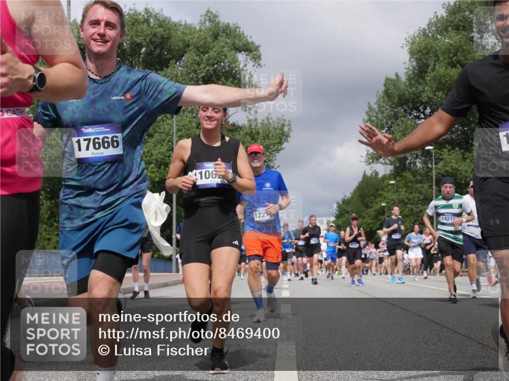 29.06.2025 - hella hamburg halbmarathon Luisa Fischer http://msf.ph/oto/8469400 29.06.2025 10:43:18 Kennedybrücke 17666, 106, 1221, 18212, 2019, 3237, 3515, 3808, 3882, 3883, 3884, 4173, 4752, 5229, 5876, 5877, 7455, 7456, 7524, 7675, 7850, 7984, 8612, 8865, 8866, 9747, 10626, 10818 meine-sportfotos.de
