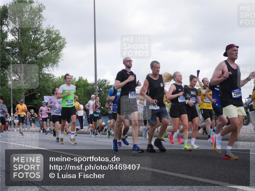29.06.2025 - hella hamburg halbmarathon Luisa Fischer http://msf.ph/oto/8469407 29.06.2025 09:59:31 Kennedybrücke 19, 572, 132, 4967, 9497, 6561, 7475, 2996, 16227, 11018, 1499, 7383, 1460, 1496, 1877, 2013, 2082, 2208, 2340, 2771, 2996, 3310, 3426, 4635, 4833, 4967, 5169, 6286, 6309, 6377, 6561, 6562, 7383, 7475, 8261, 8361, 8514, 8572, 8587, 8996, 9082, 9497, 9752, 10371, 10508 meine-sportfotos.de