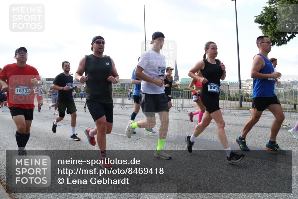 29.06.2025 - hella hamburg halbmarathon Lena Gebhardt http://msf.ph/oto/8469418 29.06.2025 09:55:28 Lombardsbrücke 15733, 15563, 991, 1592, 98, 8899, 1120, 1151, 1200, 1461, 1630, 1683, 1696, 1706, 1884, 1976, 2207, 2274, 2284, 2287, 2411, 2706, 2708, 2718, 2816, 3087, 3213, 3258, 3399, 3435, 3654, 3747, 3945, 3985, 4088, 4093, 4121, 4189, 4345, 4847, 4890, 4938, 5102, 5421, 5459, 5638, 5705, 5708, 5915, 6009, 6027, 6054, 6158, 6421, 6481, 6532, 6662, 6691, 6836, 6923, 6938, 7052, 7269, 7312, 7659, 8371, 8437, 8693, 8889, 9031, 9159, 9476, 9869, 9931, 11333 meine-sportfotos.de