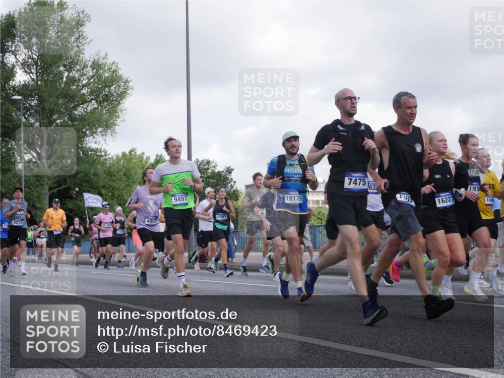 29.06.2025 - hella hamburg halbmarathon Luisa Fischer http://msf.ph/oto/8469423 29.06.2025 09:59:31 Kennedybrücke 8572, 1326, 4967, 9497, 6561, 16179, 7475, 63, 1385, 16227, 11018, 149, 1460, 1496, 1877, 2013, 2082, 2208, 2340, 2771, 2996, 3310, 3426, 4635, 4833, 4967, 5169, 6286, 6309, 6377, 6561, 6562, 7383, 7475, 8261, 8361, 8514, 8572, 8587, 8996, 9082, 9497, 9752, 10371, 10508 meine-sportfotos.de
