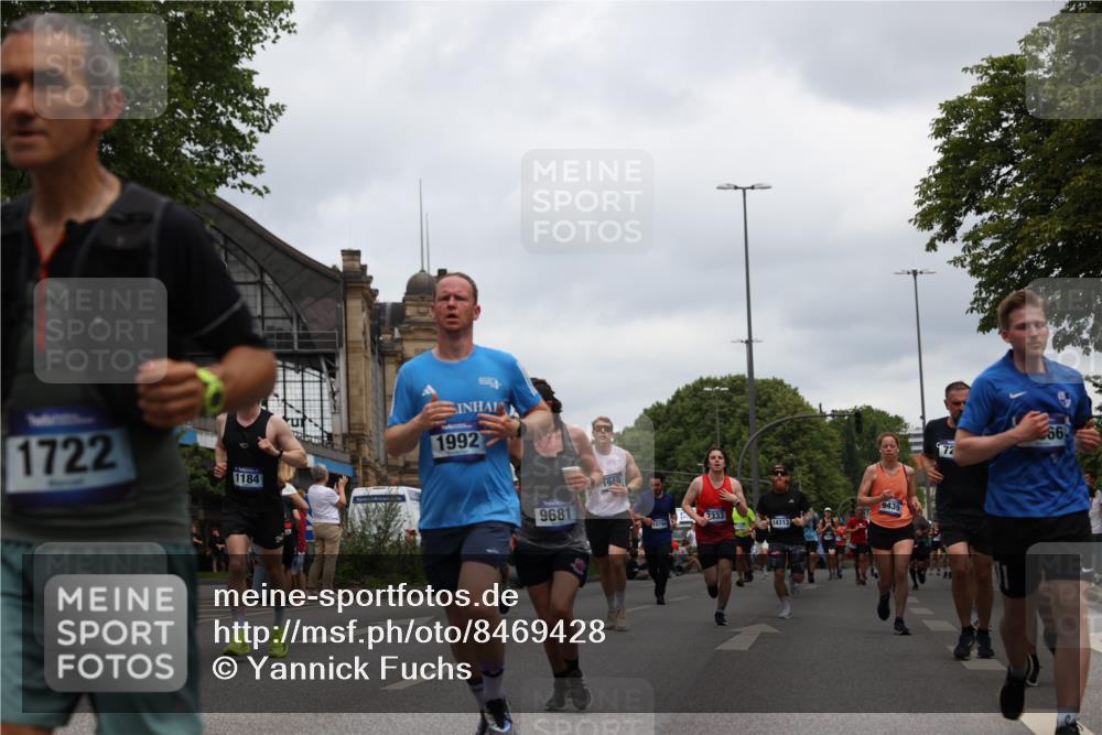 29.06.2025 - hella hamburg halbmarathon Yannick Fuchs http://msf.ph/oto/8469428 29.06.2025 10:57:32 20KM 1184, 1316, 1722, 1724, 1940, 1992, 2424, 3360, 4370, 5305, 5384, 5734, 6631, 7243, 7290, 7333, 8469, 8822, 9124, 9439, 9681, 10128, 10705, 10766, 10866, 11527, 11657, 11771, 12315, 12316, 12513, 12662, 13171, 13528, 13551, 14135, 14313, 14493, 15137, 15516, 15550, 15897, 16426, 16478, 16639, 16872, 17071, 17437, 17757, 17894, 18028, 18122, 18355, 18717 meine-sportfotos.de