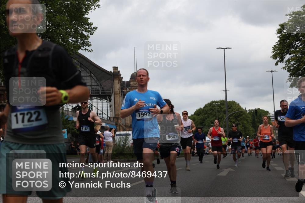 29.06.2025 - hella hamburg halbmarathon Yannick Fuchs http://msf.ph/oto/8469437 29.06.2025 10:57:32 20KM 1184, 1316, 1722, 1724, 1940, 1992, 2424, 3360, 4370, 5305, 5384, 5734, 6631, 7243, 7290, 7333, 8469, 8822, 9124, 9439, 9681, 10128, 10705, 10766, 10866, 11527, 11657, 11771, 12315, 12316, 12513, 12662, 13171, 13528, 13551, 14135, 14313, 14493, 15137, 15516, 15550, 15897, 16426, 16478, 16639, 16872, 17071, 17437, 17757, 17894, 18028, 18122, 18355, 18717 meine-sportfotos.de