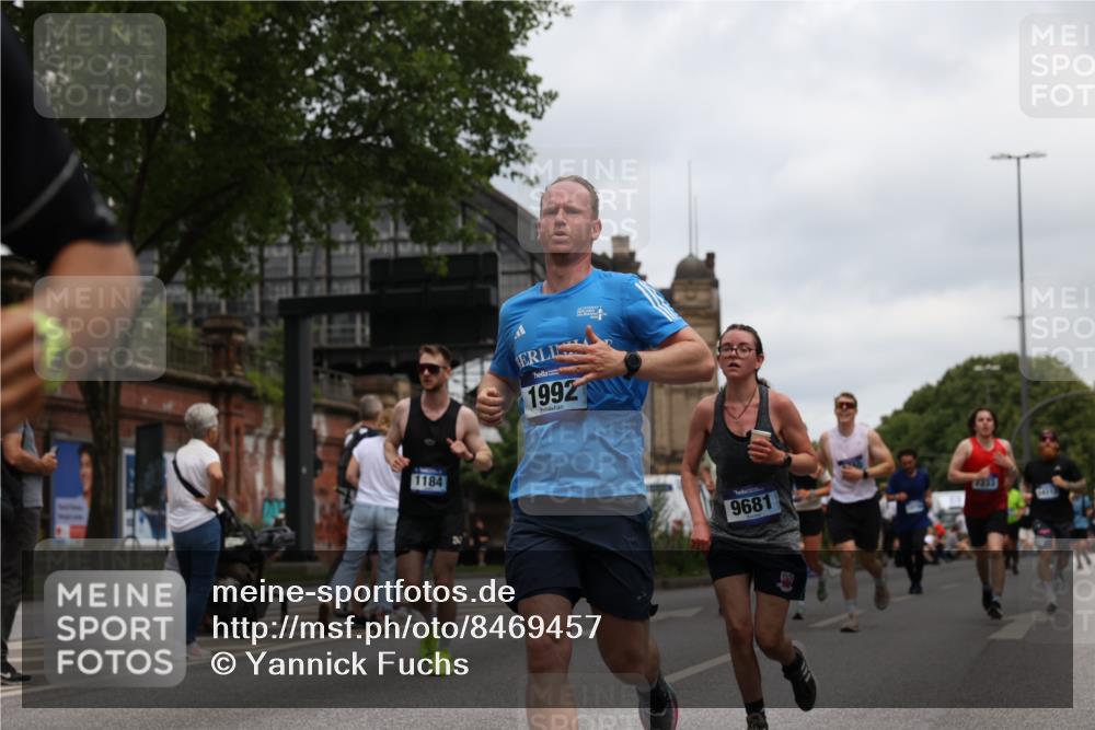 29.06.2025 - hella hamburg halbmarathon Yannick Fuchs http://msf.ph/oto/8469457 29.06.2025 10:57:33 20KM 1184, 1316, 1722, 1724, 1940, 1992, 2424, 3360, 4370, 5305, 5384, 5734, 6631, 7243, 7290, 7333, 8469, 8822, 9124, 9439, 9681, 10128, 10705, 10766, 10866, 11527, 11657, 11771, 12315, 12316, 12513, 12662, 13171, 13528, 13551, 14135, 14313, 14493, 15137, 15516, 15532, 15550, 15897, 16426, 16478, 16639, 16872, 17071, 17437, 17757, 17894, 18028, 18122, 18355, 18717 meine-sportfotos.de