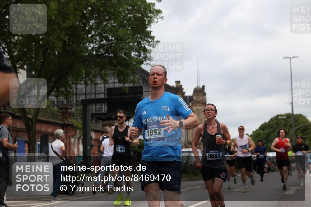 29.06.2025 - hella hamburg halbmarathon Yannick Fuchs http://msf.ph/oto/8469470 29.06.2025 10:57:33 20KM 1184, 1316, 1722, 1724, 1940, 1992, 2424, 3360, 4370, 5305, 5384, 5734, 6631, 7243, 7290, 7333, 8469, 8822, 9124, 9439, 9681, 10128, 10705, 10766, 10866, 11527, 11657, 11771, 12315, 12316, 12513, 12662, 13171, 13528, 13551, 14135, 14313, 14493, 15137, 15516, 15532, 15550, 15897, 16426, 16478, 16639, 16872, 17071, 17437, 17757, 17894, 18028, 18122, 18355, 18717 meine-sportfotos.de