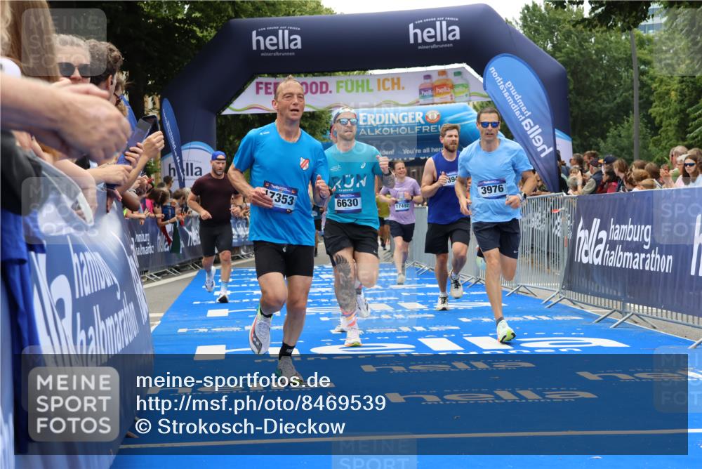 29.06.2025 - hella hamburg halbmarathon Strokosch-Dieckow http://msf.ph/oto/8469539 29.06.2025 10:46:45 Ziel 1920, 1942, 3976, 4091, 6630, 11858, 13940, 14541, 15714, 15900, 16175, 17172, 17353, 17492, 17669, 17743, 17865, 17892, 18297, 19105, 19128 meine-sportfotos.de