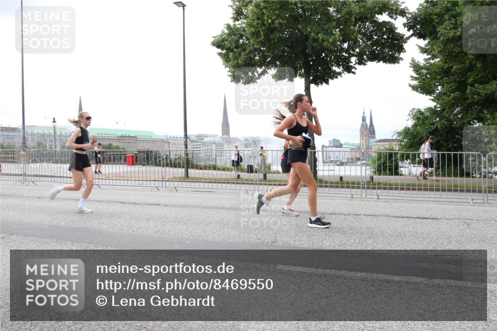 29.06.2025 - hella hamburg halbmarathon Lena Gebhardt http://msf.ph/oto/8469550 29.06.2025 10:32:52 Lombardsbrücke 1078, 1199, 1237, 1324, 1640, 1732, 2059, 2276, 2959, 3391, 3422, 3653, 3660, 3670, 3708, 3753, 3871, 4030, 4096, 4446, 4555, 4650, 4857, 5110, 5581, 5783, 5871, 5917, 5941, 6040, 6228, 6312, 6315, 6861, 7308, 7309, 7387, 7468, 7531, 7633, 7702, 7749, 7750, 7982, 8170, 8303, 8625, 8839, 8840, 8993, 9010, 9034, 9143, 9188, 9471, 9542, 9768, 10002, 10013, 10048, 10277, 11260, 11756, 12039, 12423, 12424, 14305, 14743, 15951 meine-sportfotos.de