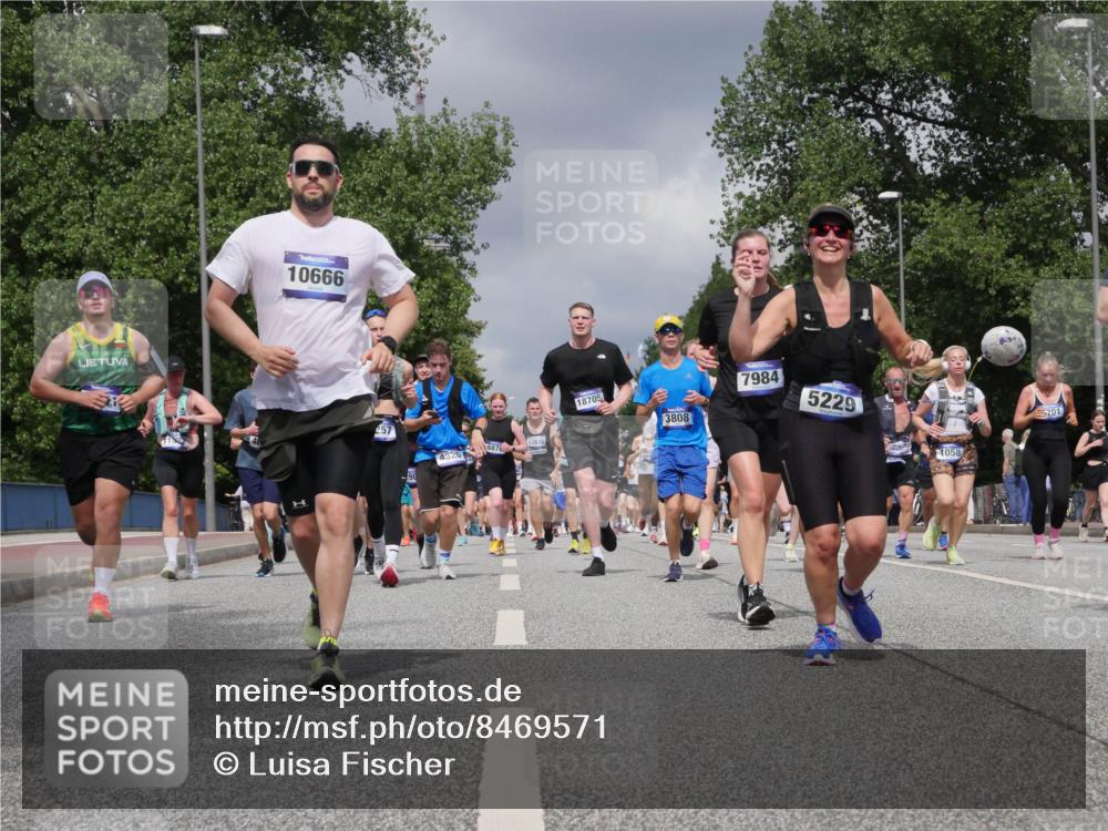 29.06.2025 - hella hamburg halbmarathon Luisa Fischer http://msf.ph/oto/8469571 29.06.2025 10:43:23 Kennedybrücke 10666, 1, 257, 687, 12631, 4320, 18705, 3808, 7984, 5229, 1058, 701, 1058, 2019, 2888, 3237, 3515, 3808, 3883, 3884, 5229, 5263, 5701, 5876, 5877, 6866, 6876, 7455, 7456, 7675, 7850, 7984, 8107, 8391, 9747, 10806 meine-sportfotos.de