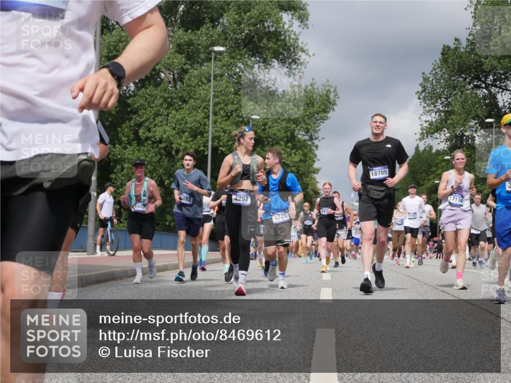 29.06.2025 - hella hamburg halbmarathon Luisa Fischer http://msf.ph/oto/8469612 29.06.2025 10:43:25 Kennedybrücke 1982, 882, 275, 4257, 4320, 18705, 8107, 17116, 1058, 2019, 2888, 3237, 3808, 5229, 5263, 5701, 5876, 5877, 5901, 6866, 6876, 7455, 7456, 7675, 7850, 7984, 8107, 8391, 10806 meine-sportfotos.de